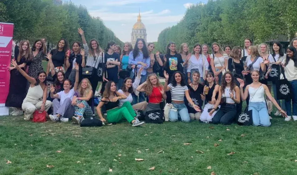 photo groupée des étudiantes ISEP