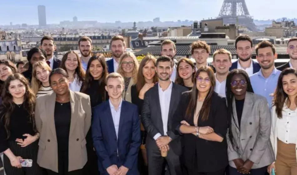 photo d'un groupe de stagiaires et alternants lors de la journée d'intégration