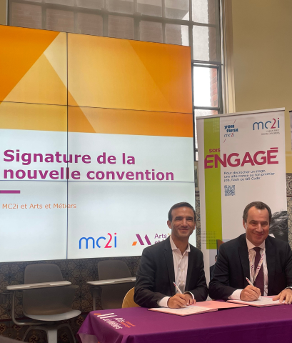 Photo signature de partenariat mc2i et Arts et Métiers